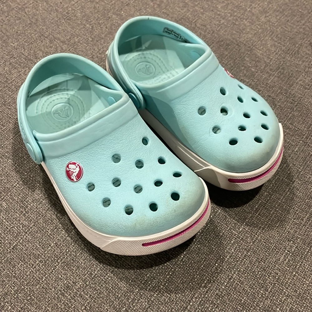 CROCS Kids Light Blue Clogs with Pink Accent size 6-7